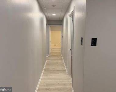 1048 Gray Avenue - Photo Thumbnail 11