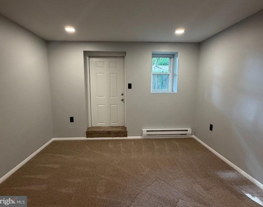 1048 Gray Avenue - Photo Thumbnail 16