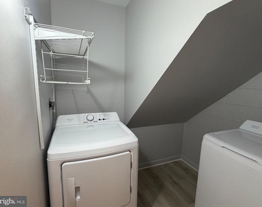 1048 Gray Avenue - Photo Thumbnail 19