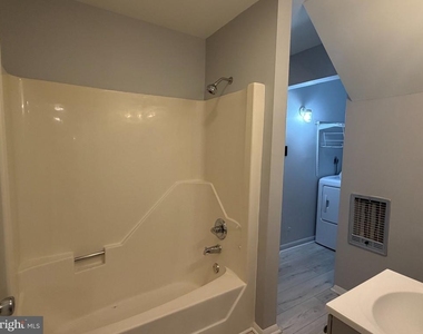 1048 Gray Avenue - Photo Thumbnail 17