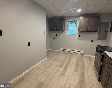 1048 Gray Avenue - Photo Thumbnail 9