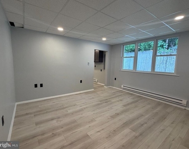 1048 Gray Avenue - Photo Thumbnail 5