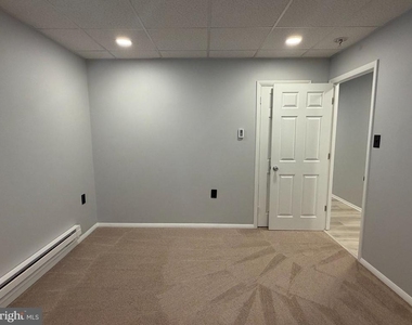 1048 Gray Avenue - Photo Thumbnail 14