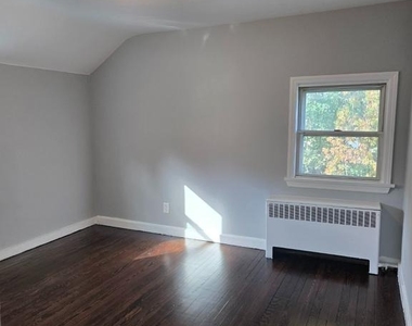 14 Hillman Avenue - Photo Thumbnail 8