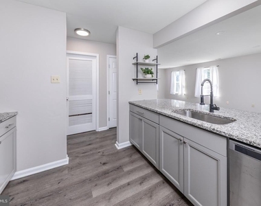 518 N Repauno Avenue - Photo Thumbnail 6