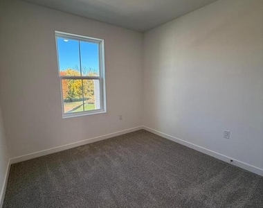 54 54 Silverbell Avenue - Photo Thumbnail 17