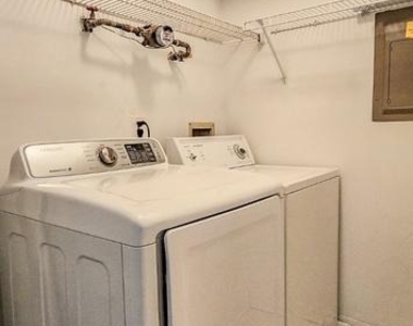 1404 Saxony Drive - Photo Thumbnail 5