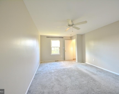 1404 Saxony Drive - Photo Thumbnail 20