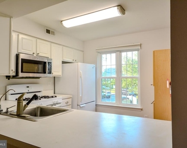 1404 Saxony Drive - Photo Thumbnail 9