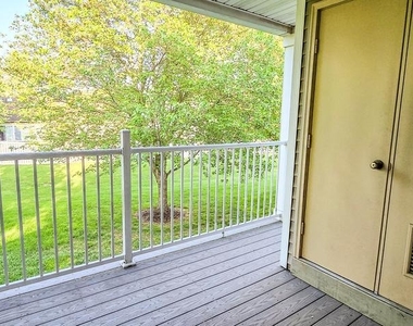 1404 Saxony Drive - Photo Thumbnail 3