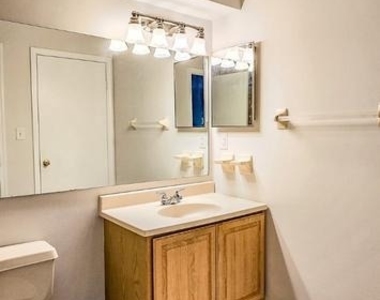 1404 Saxony Drive - Photo Thumbnail 2