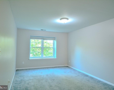 1404 Saxony Drive - Photo Thumbnail 15