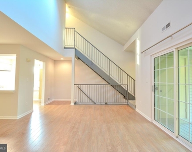 1404 Saxony Drive - Photo Thumbnail 13
