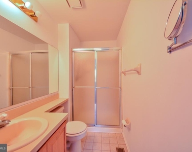 1404 Saxony Drive - Photo Thumbnail 21