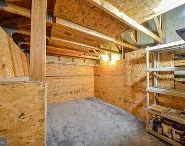 1404 Saxony Drive - Photo Thumbnail 23