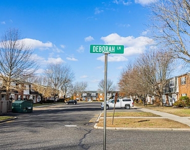 22 Deborah Lane - Photo Thumbnail 1