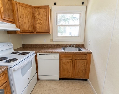 746 Hemlock Street - Photo Thumbnail 14