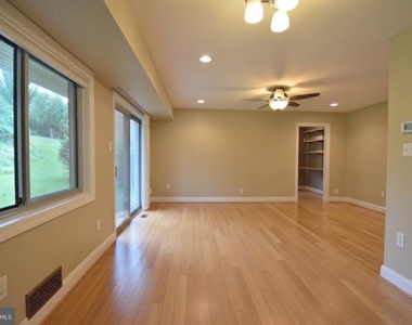 10650 Weymouth Street - Photo Thumbnail 5