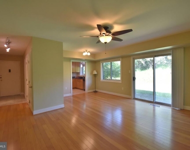 10650 Weymouth Street - Photo Thumbnail 4