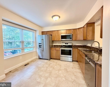 19238 Wheatfield Terrace - Photo Thumbnail 2