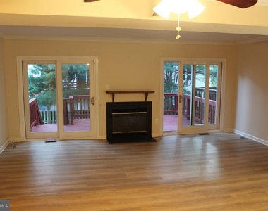 19238 Wheatfield Terrace - Photo Thumbnail 4