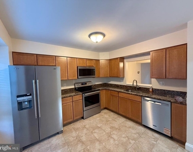 19238 Wheatfield Terrace - Photo Thumbnail 3