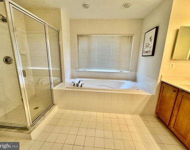 23517 Gardenside Place - Photo Thumbnail 10