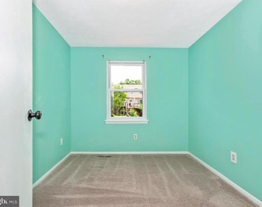 381 W Thornhill - Photo Thumbnail 19