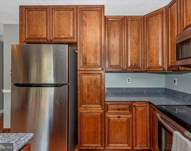 381 W Thornhill - Photo Thumbnail 4