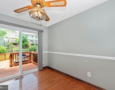 381 W Thornhill - Photo Thumbnail 5
