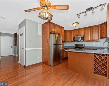 381 W Thornhill - Photo Thumbnail 3
