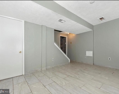 381 W Thornhill - Photo Thumbnail 20