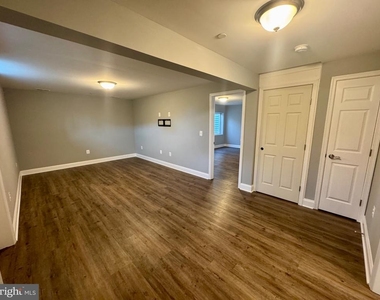 1005 Clover Circle - Photo Thumbnail 4