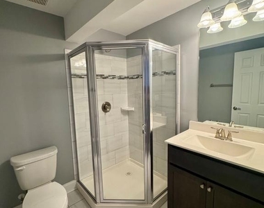 1005 Clover Circle - Photo Thumbnail 6