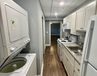 1005 Clover Circle - Photo Thumbnail 10