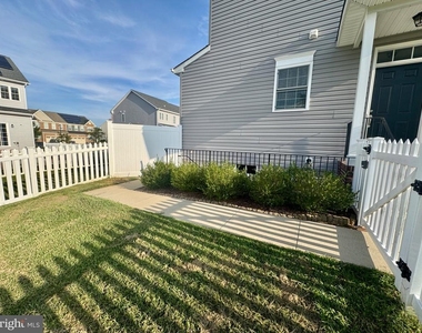 1005 Clover Circle - Photo Thumbnail 1