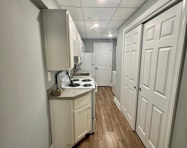 1005 Clover Circle - Photo Thumbnail 7