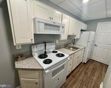 1005 Clover Circle - Photo Thumbnail 8