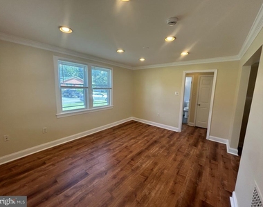 410 New Pittsburg Avenue - Photo Thumbnail 2