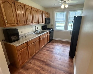 410 New Pittsburg Avenue - Photo Thumbnail 3