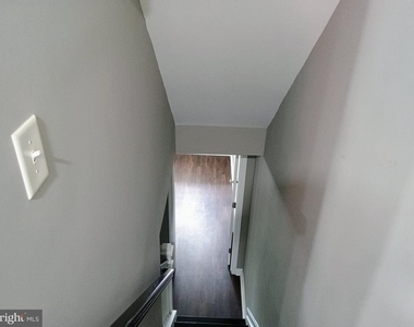 1 Clinton Street N - Photo Thumbnail 9