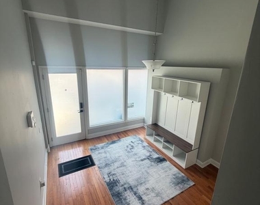 17 E 21st Street - Photo Thumbnail 4