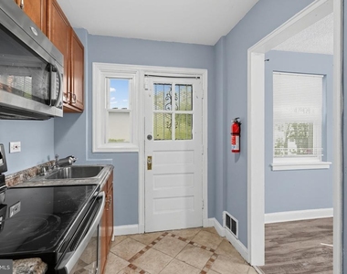 644 Burns Street Se - Photo Thumbnail 3