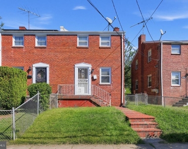 644 Burns Street Se - Photo Thumbnail 1