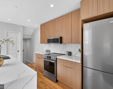 1515 C Street Ne - Photo Thumbnail 3