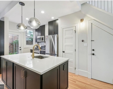785 Fairmont Street Nw - Photo Thumbnail 4