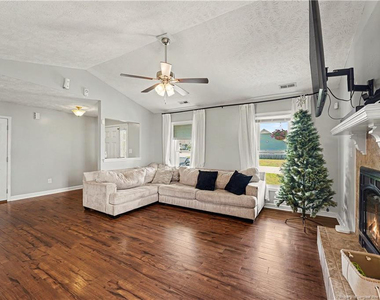 2117 Feathercombe Court - Photo Thumbnail 6