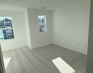 240 Snowfield Drive - Photo Thumbnail 9