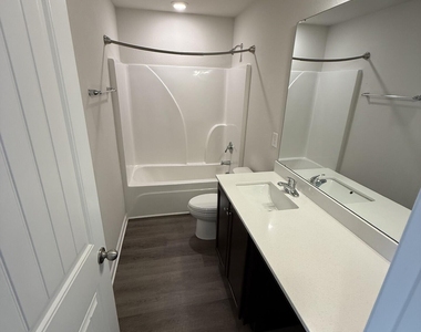 1066 Peony Lane - Photo Thumbnail 14