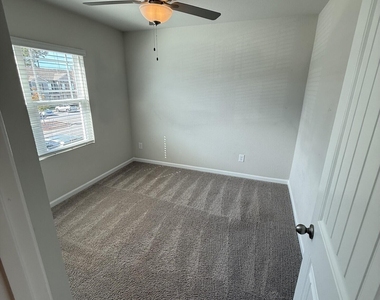 1066 Peony Lane - Photo Thumbnail 6